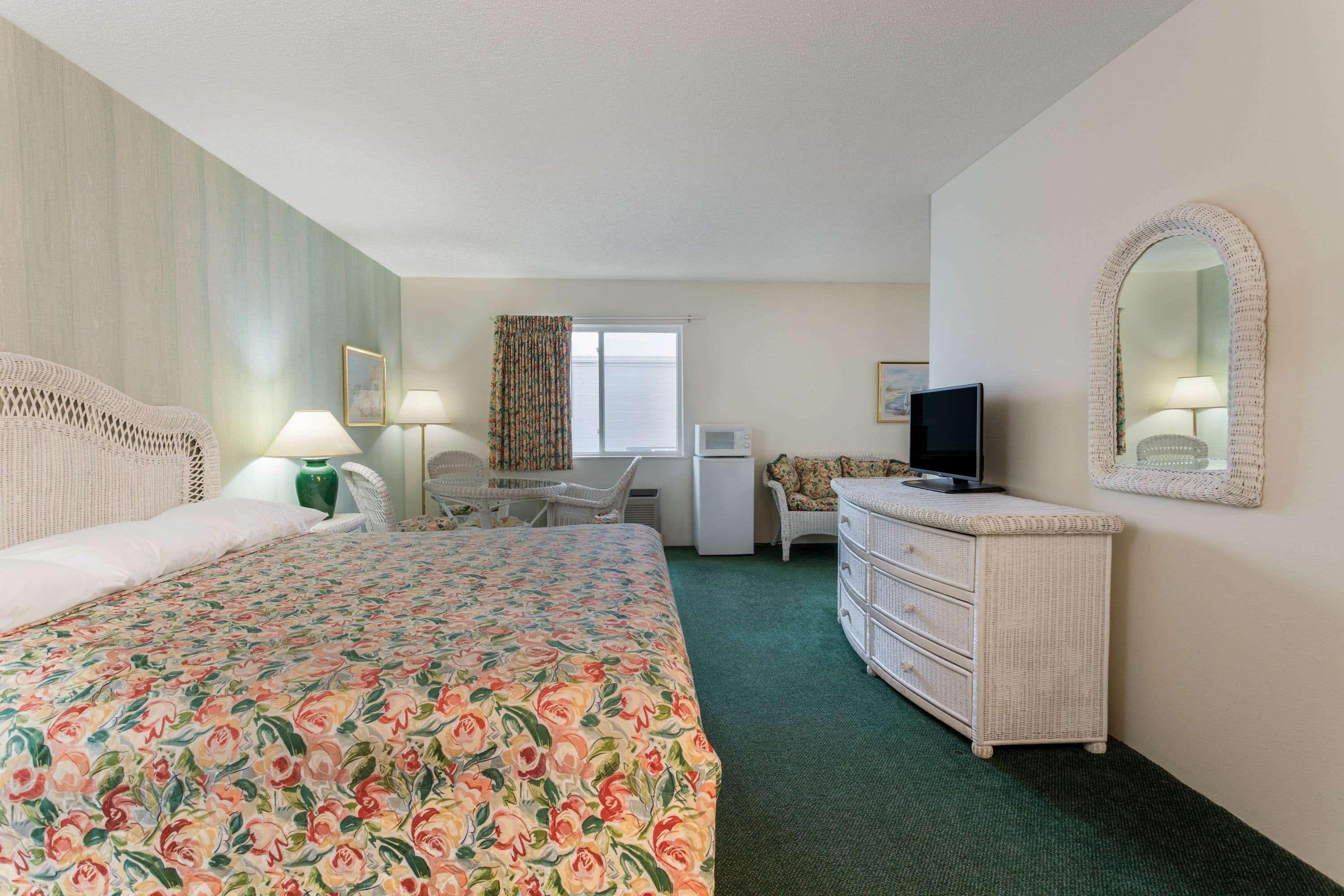 Super 8 By Wyndham Reedsburg Hotel Exterior photo