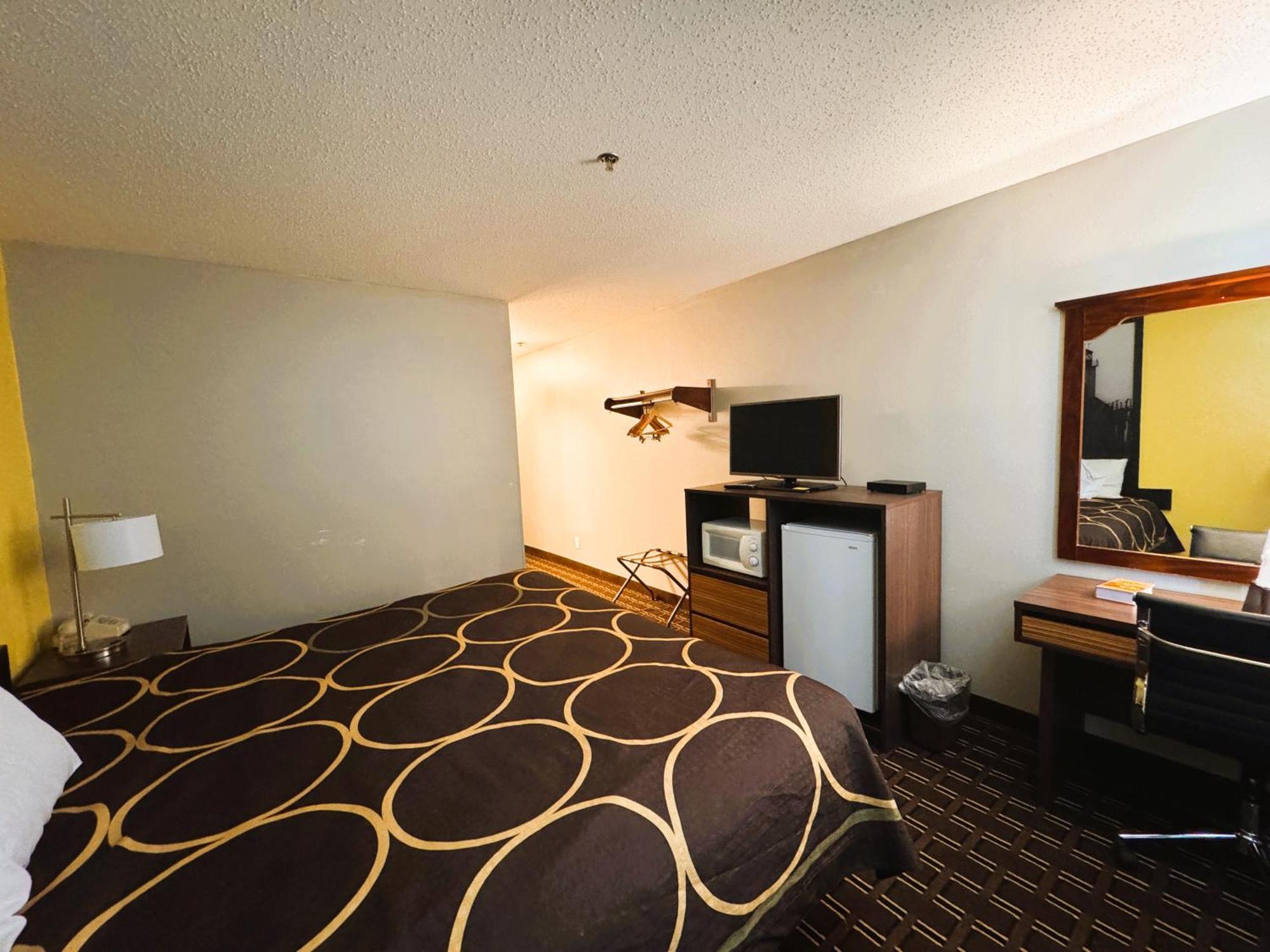 Super 8 By Wyndham Reedsburg Hotel Exterior photo