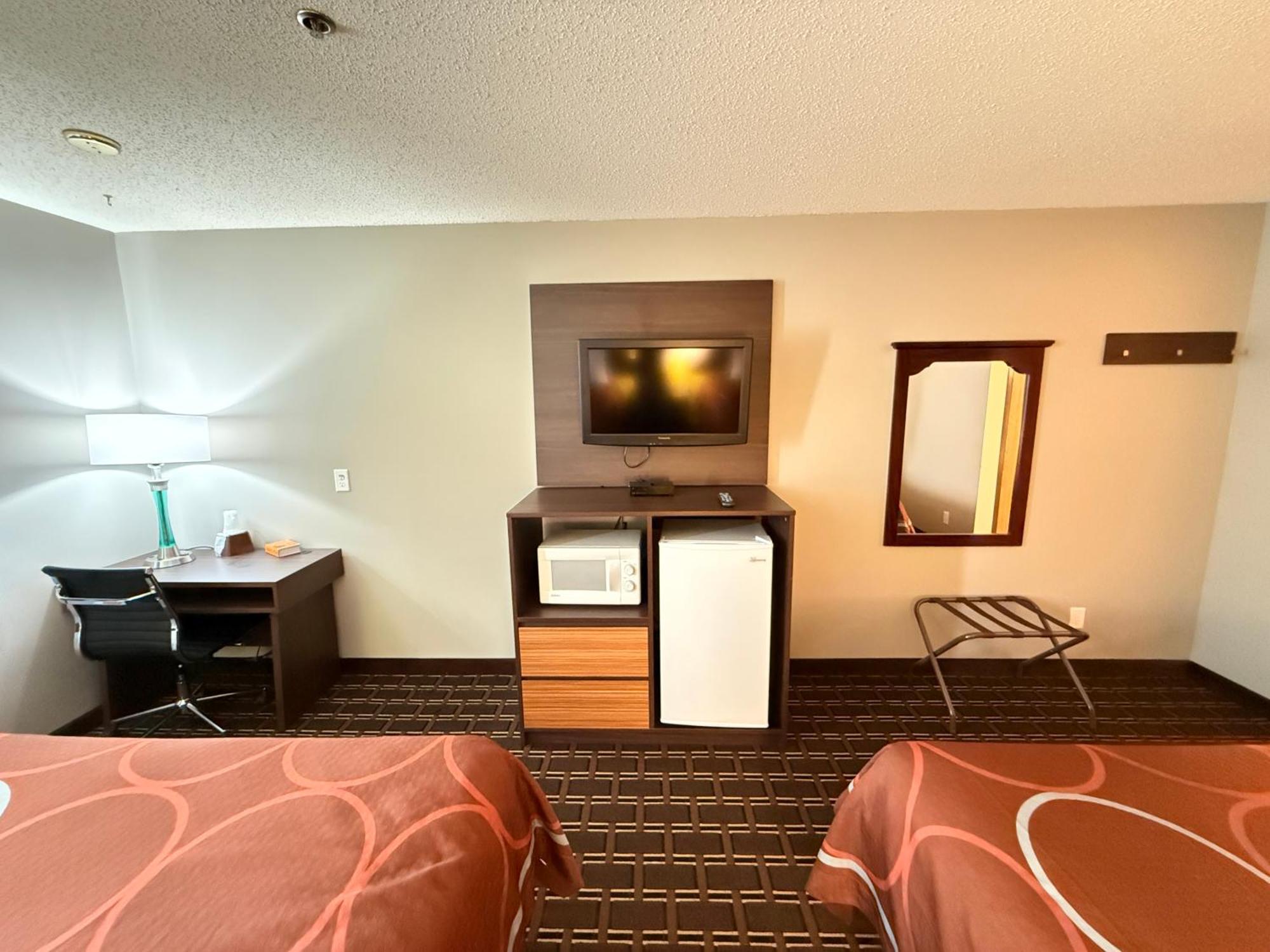 Super 8 By Wyndham Reedsburg Hotel Exterior photo