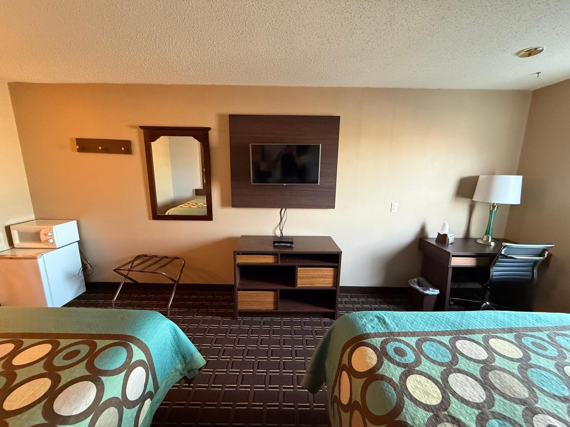 Super 8 By Wyndham Reedsburg Hotel Exterior photo